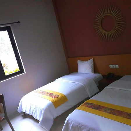 Hotel Transit Pasuruan Eksteriør bilde