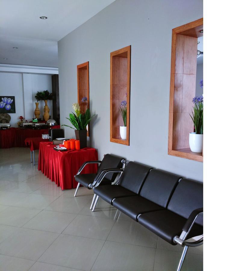 Hotel Transit Pasuruan Eksteriør bilde