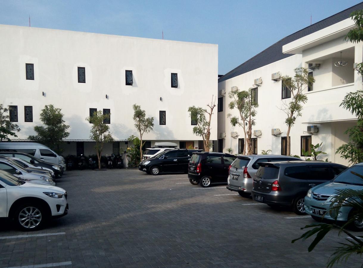 Hotel Transit Pasuruan Eksteriør bilde