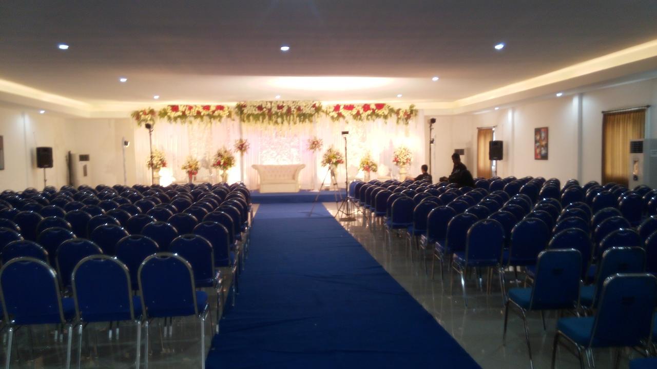 Hotel Transit Pasuruan Eksteriør bilde