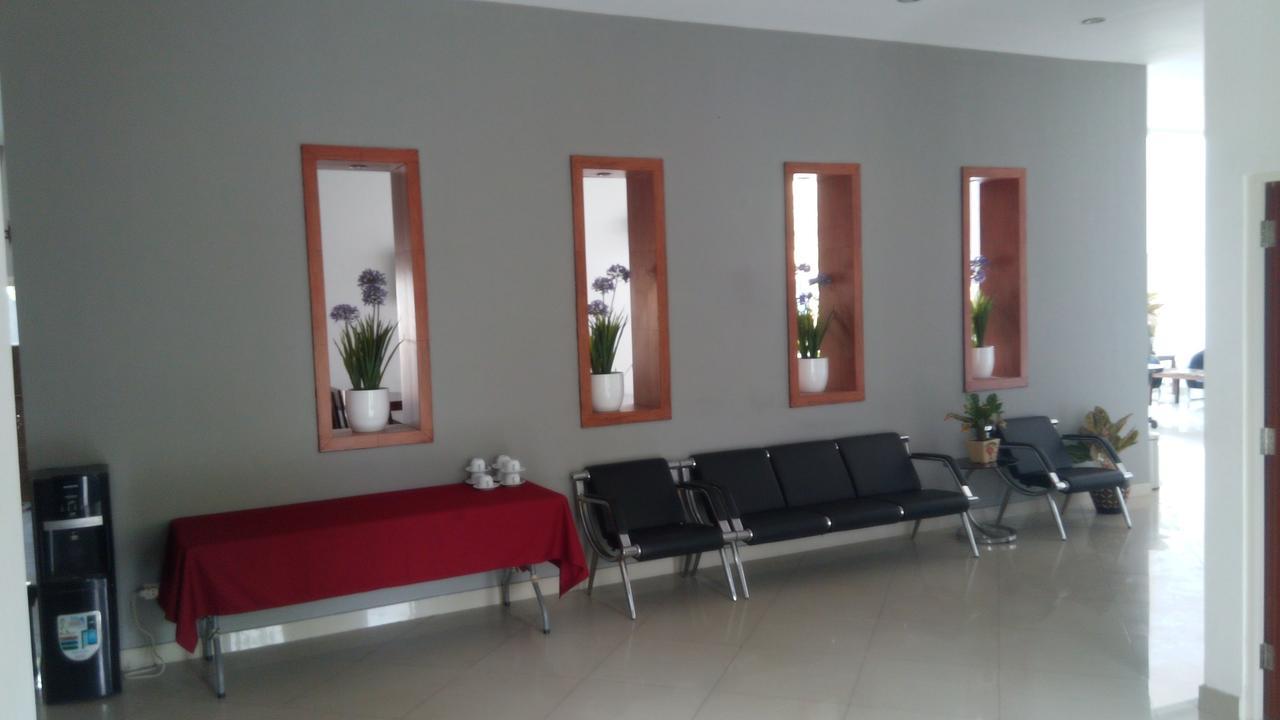 Hotel Transit Pasuruan Eksteriør bilde