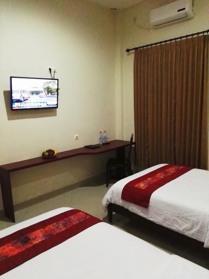 Hotel Transit Pasuruan Eksteriør bilde
