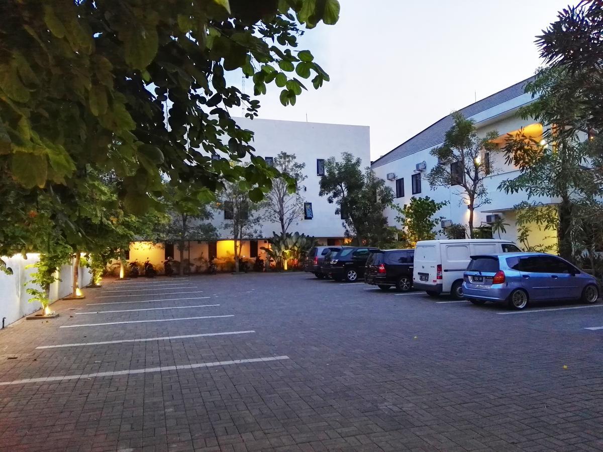 Hotel Transit Pasuruan Eksteriør bilde