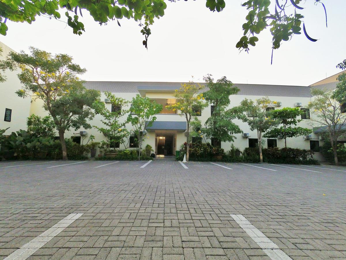 Hotel Transit Pasuruan Eksteriør bilde