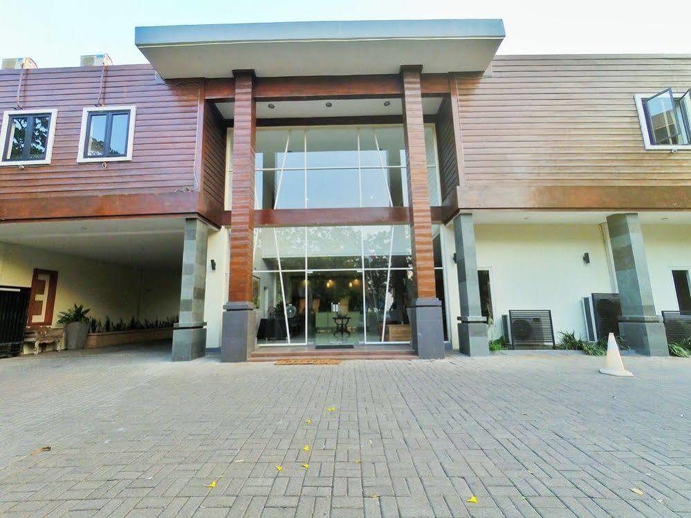 Hotel Transit Pasuruan Eksteriør bilde